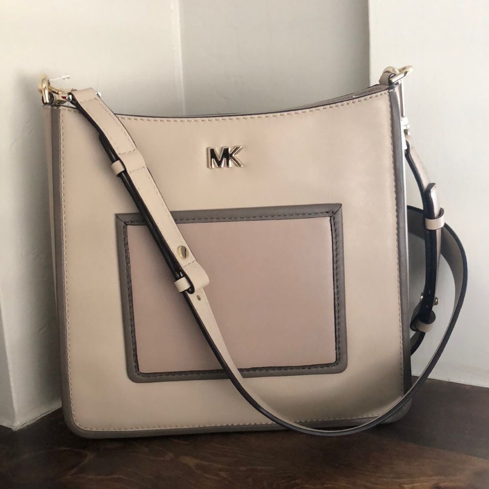 Michael Kors Gloria oatmeal swing pack crossbody new with tags